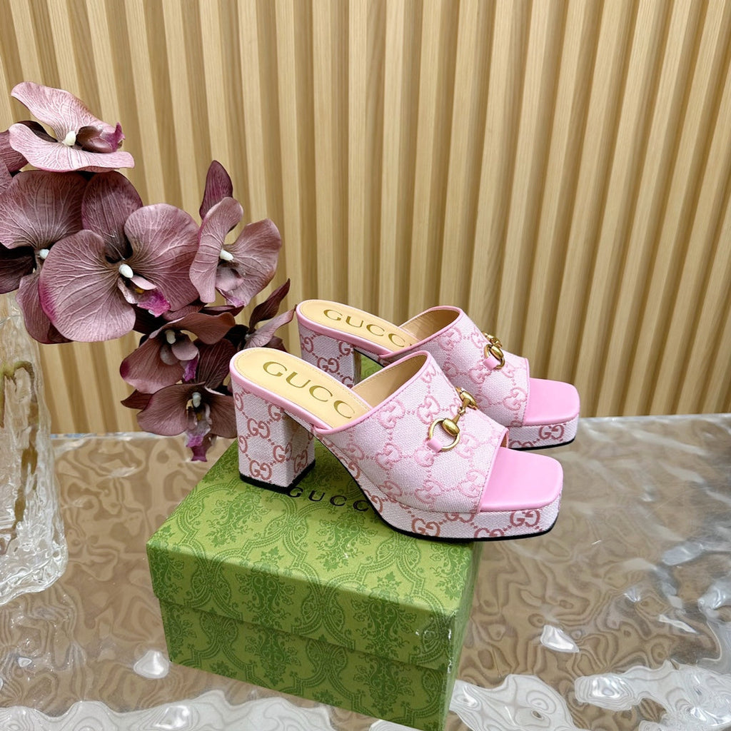 GUCCI HORSEBIT SLIDE SANDAL IN PINK MONOGRAM CANVAS AND SHEEPSKIN LINING