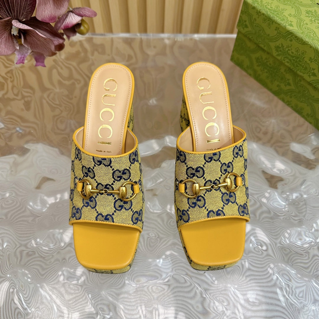GUCCI HORSEBIT SLIDE SANDAL IN TUSCANY YELLOW MONOGRAM CANVAS AND SHEEPSKIN LINING