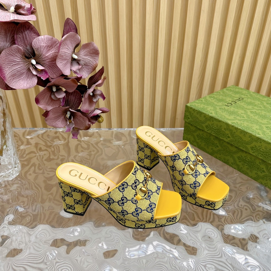 GUCCI HORSEBIT SLIDE SANDAL IN TUSCANY YELLOW MONOGRAM CANVAS AND SHEEPSKIN LINING