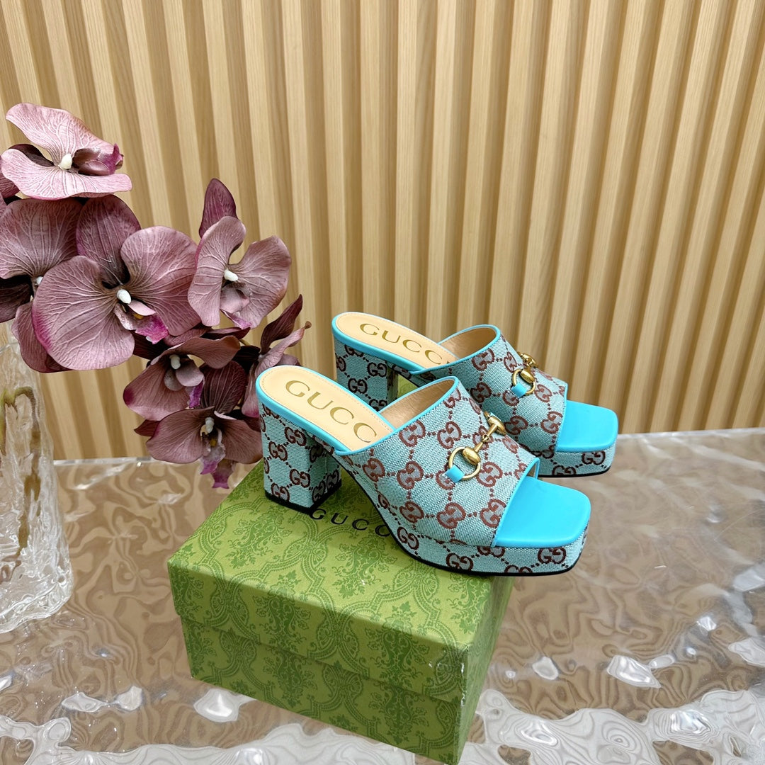 GUCCI HORSEBIT SLIDE SANDAL IN SKY BLUE MONOGRAM CANVAS AND SHEEPSKIN LINING