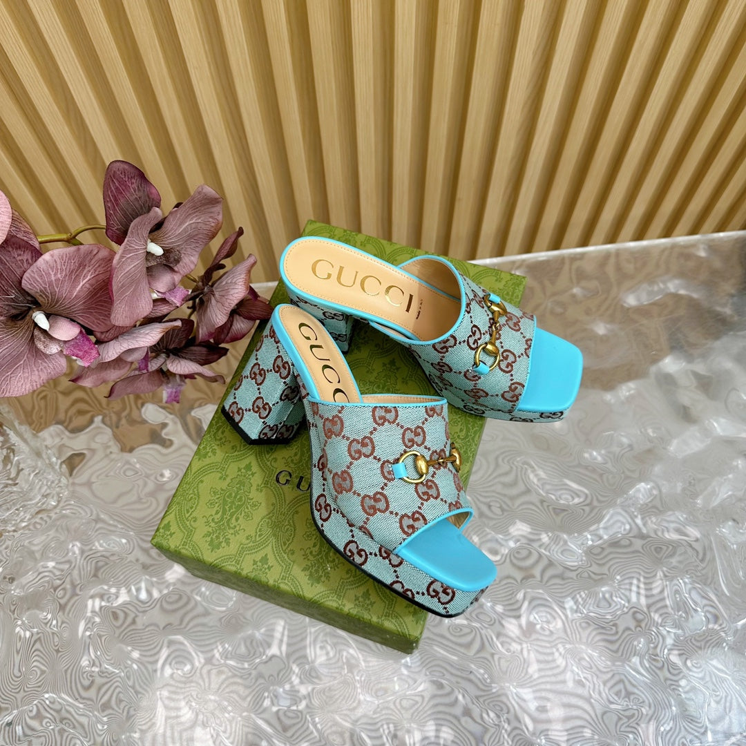 GUCCI HORSEBIT SLIDE SANDAL IN SKY BLUE MONOGRAM CANVAS AND SHEEPSKIN LINING