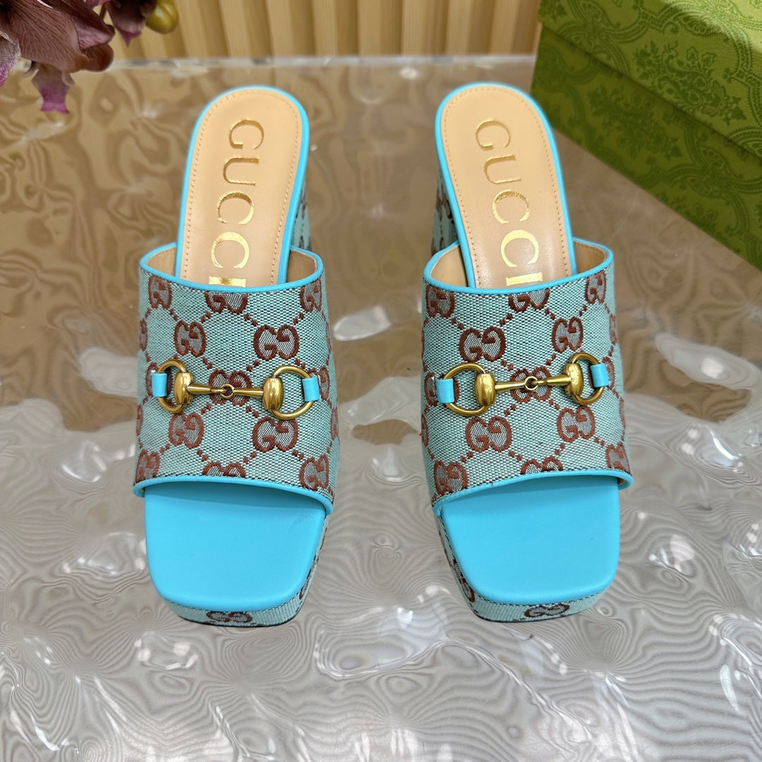 GUCCI HORSEBIT SLIDE SANDAL IN SKY BLUE MONOGRAM CANVAS AND SHEEPSKIN LINING