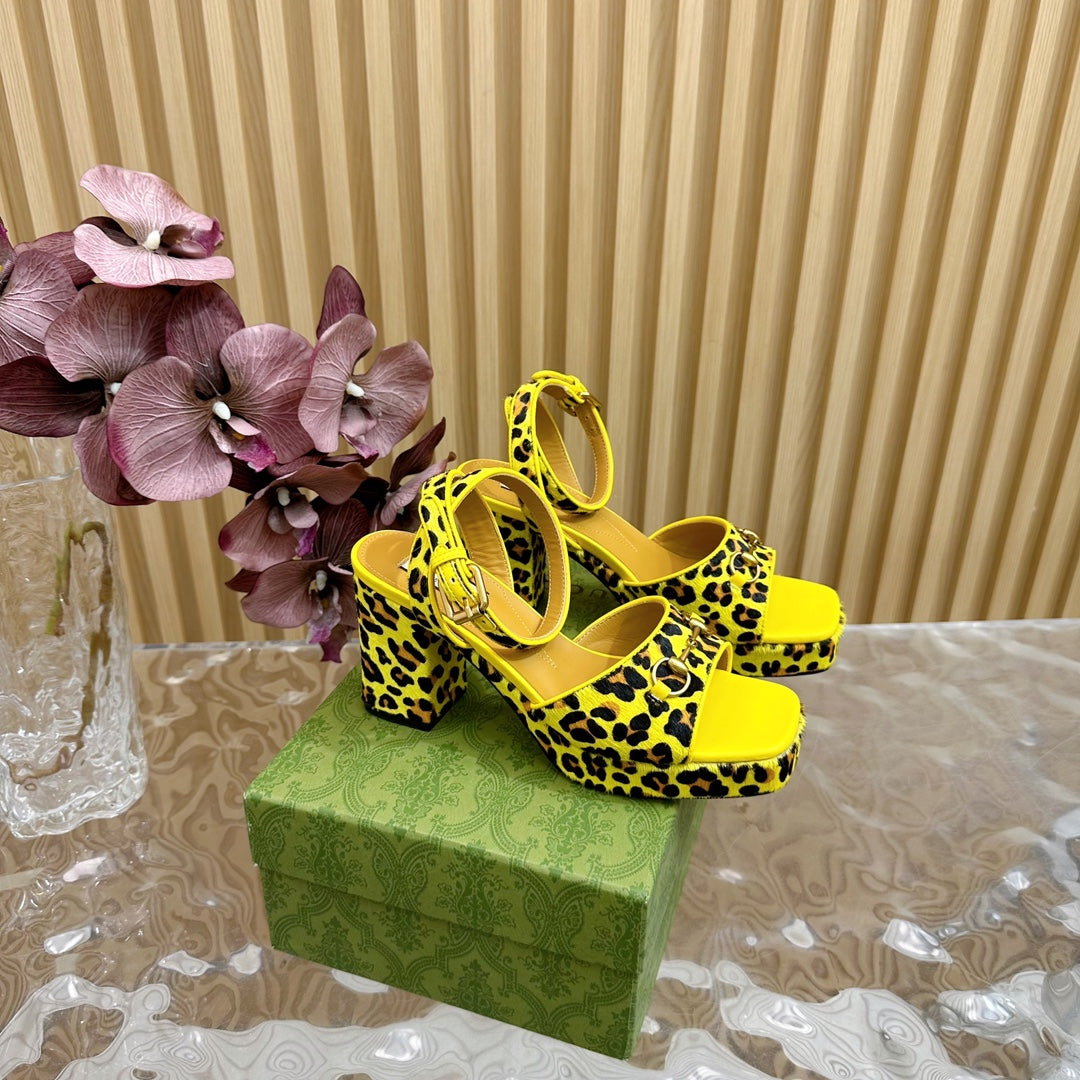 GUCCI HORSEBIT HIGH-HEEL SANDAL WITH LEOPARD PRINT IN BRIGHT YELLOW VELVET AND CALFSKIN LINING