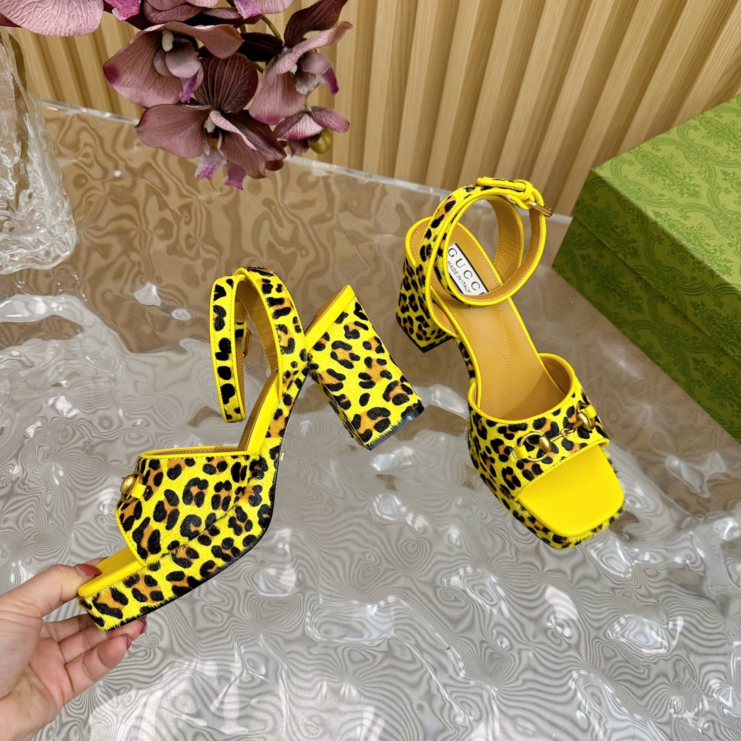 GUCCI HORSEBIT HIGH-HEEL SANDAL WITH LEOPARD PRINT IN BRIGHT YELLOW VELVET AND CALFSKIN LINING