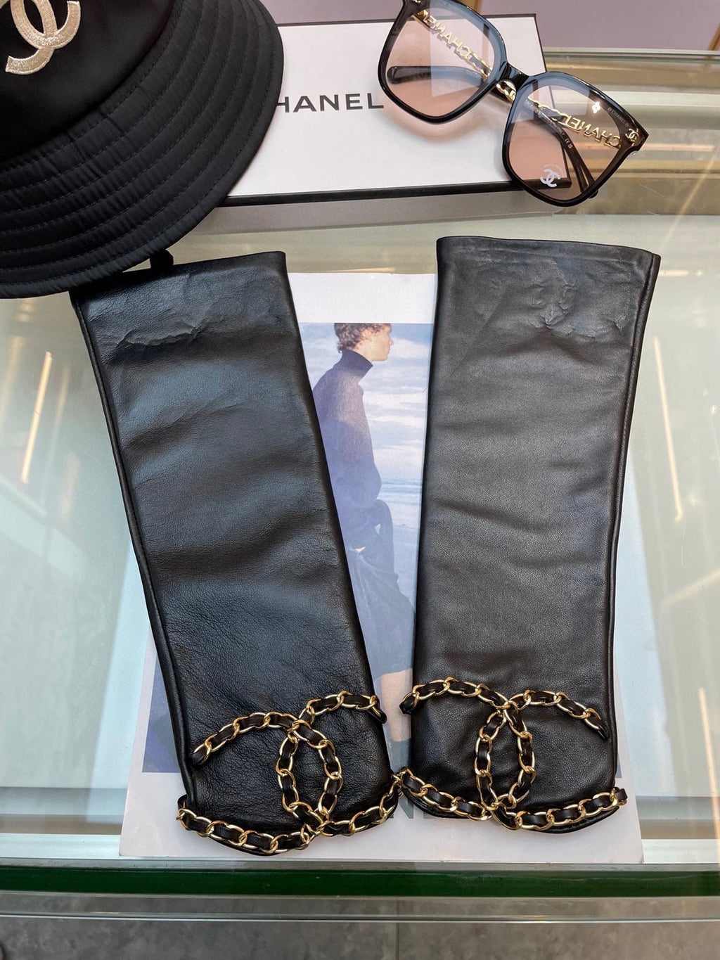 CHANEL FINGERNESS GLOVES IN BLACK LAMBSKIN 465053