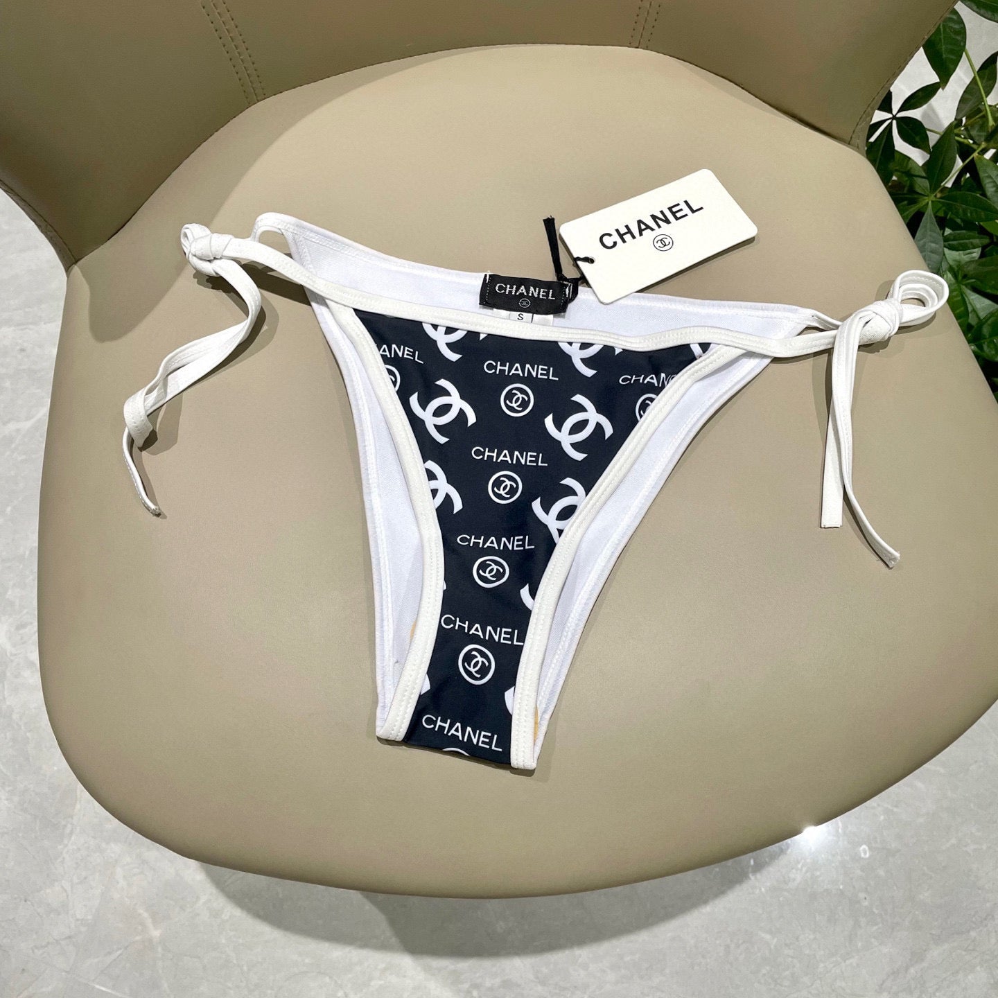 CHANEL BIKINI SWIMSUIT IN BLACK AND WHITE AND PRINTED 627825