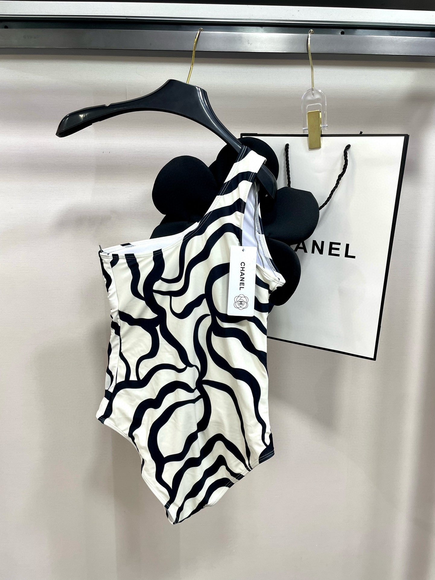 CHANEL ONE-PIECE SWIMSUIT WITH FLORAL PATTERN IN BLACK AND WHITE 627827