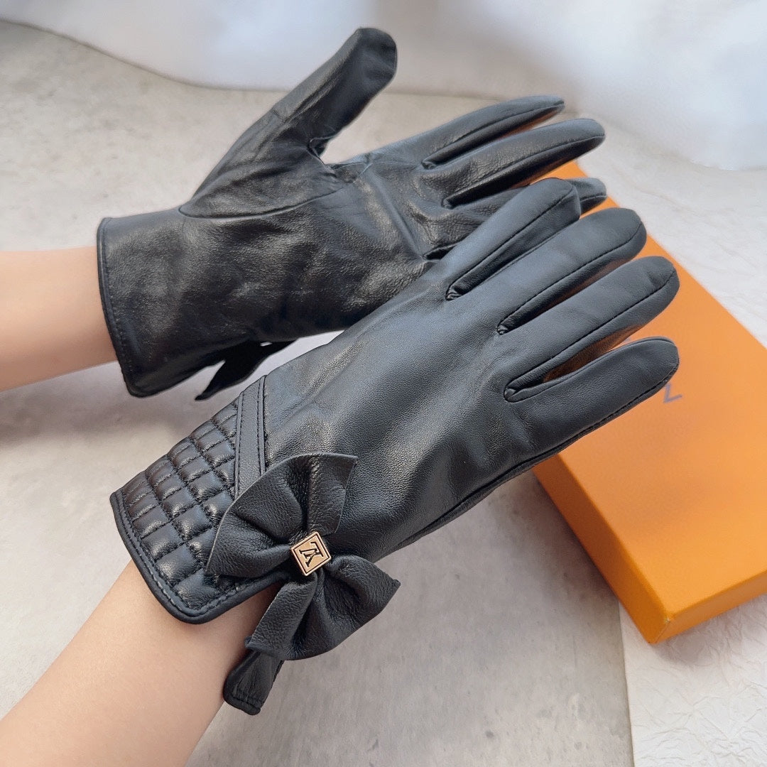 LOUIS VUITTON GLOVES IN BLACK LAMBSKIN 120197