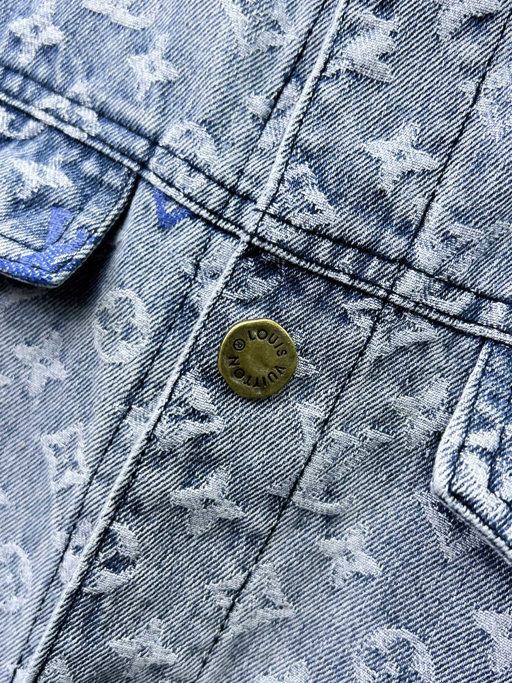 LOUIS VUITTON LV LIGHT BLUE DENIM JACKET 239530