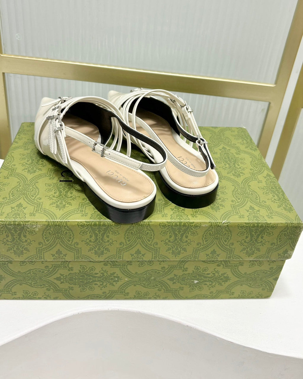 GUCCI STRAPPY FLAT SLINGBACK IN WHITE GLOSSY CALFSKIN