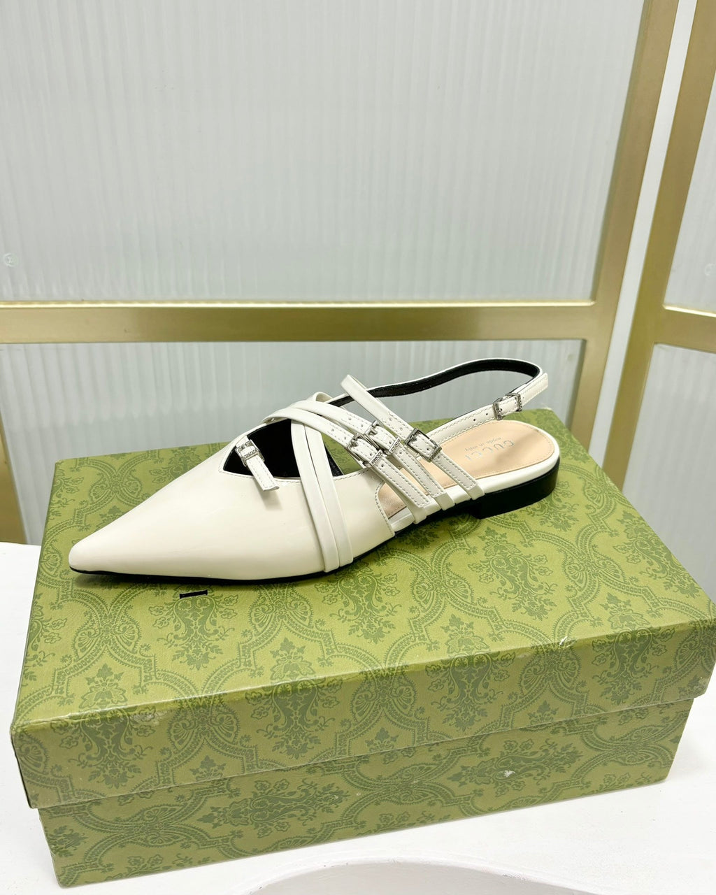 GUCCI STRAPPY FLAT SLINGBACK IN WHITE GLOSSY CALFSKIN