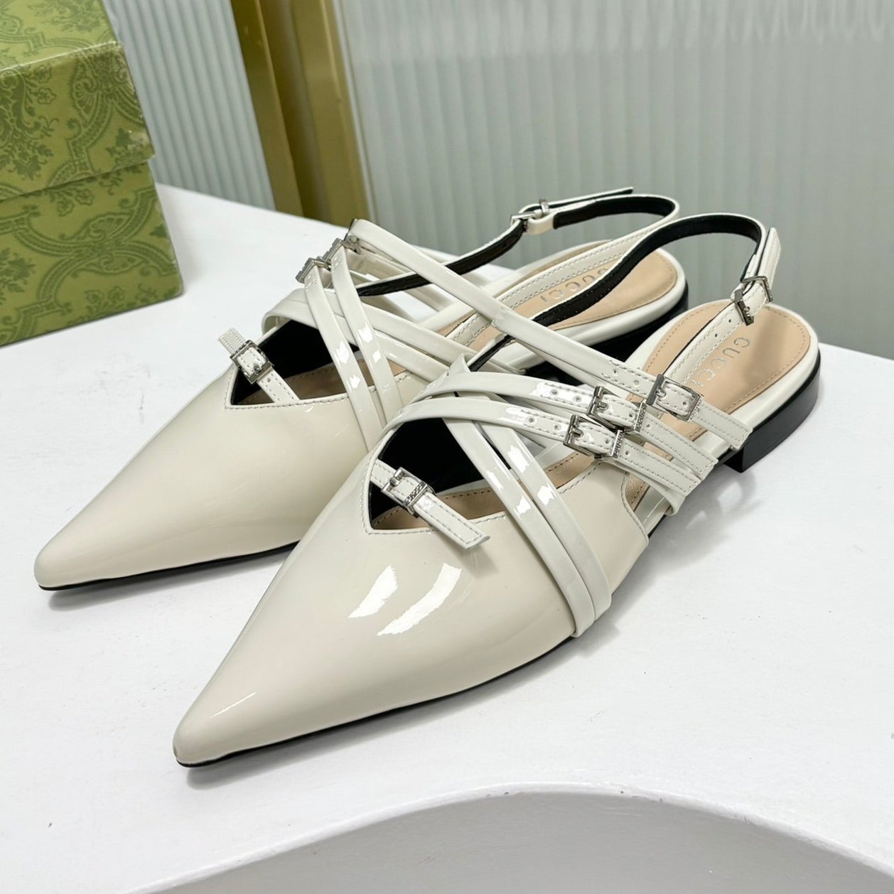 GUCCI STRAPPY FLAT SLINGBACK IN WHITE GLOSSY CALFSKIN