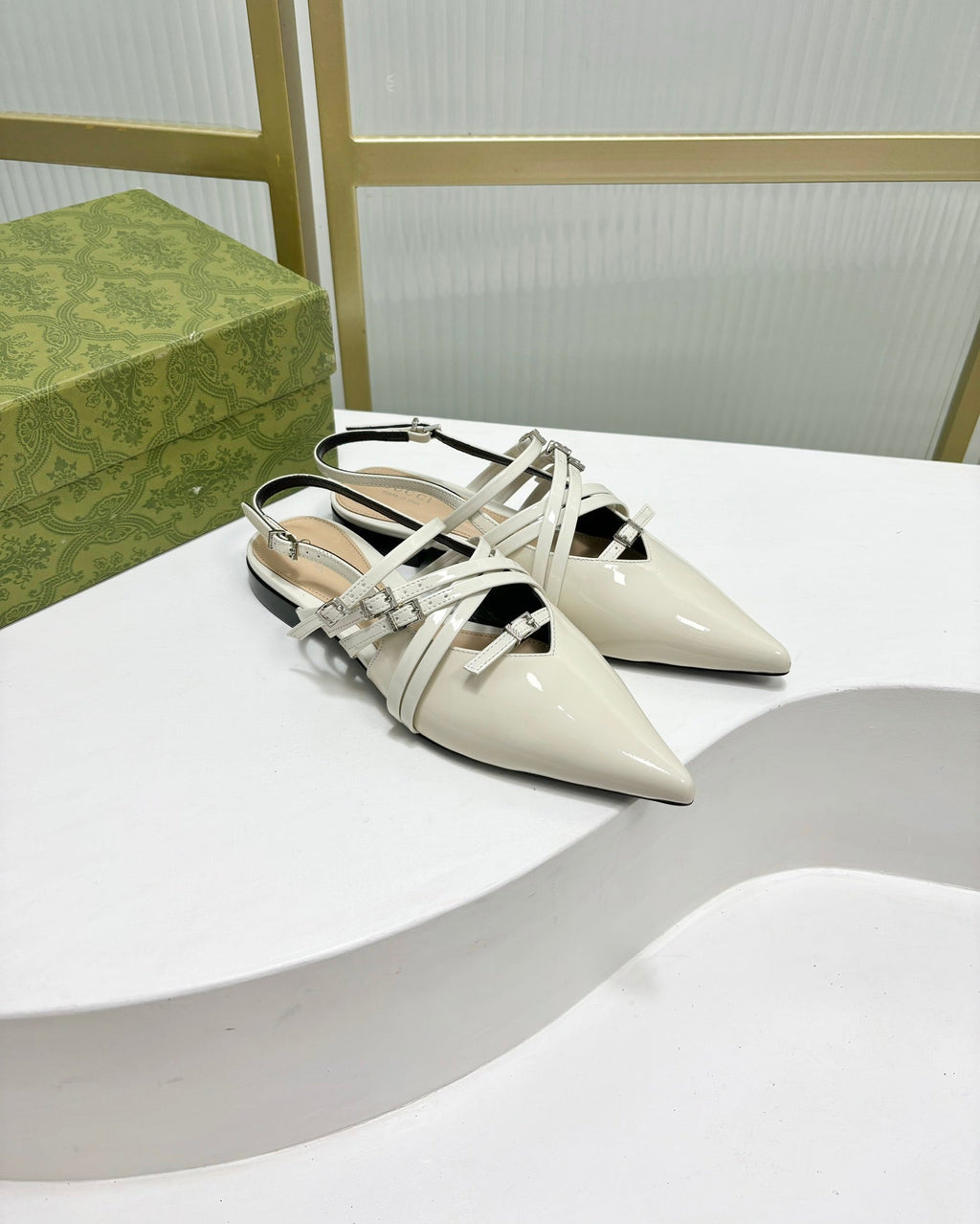 GUCCI STRAPPY FLAT SLINGBACK IN WHITE GLOSSY CALFSKIN