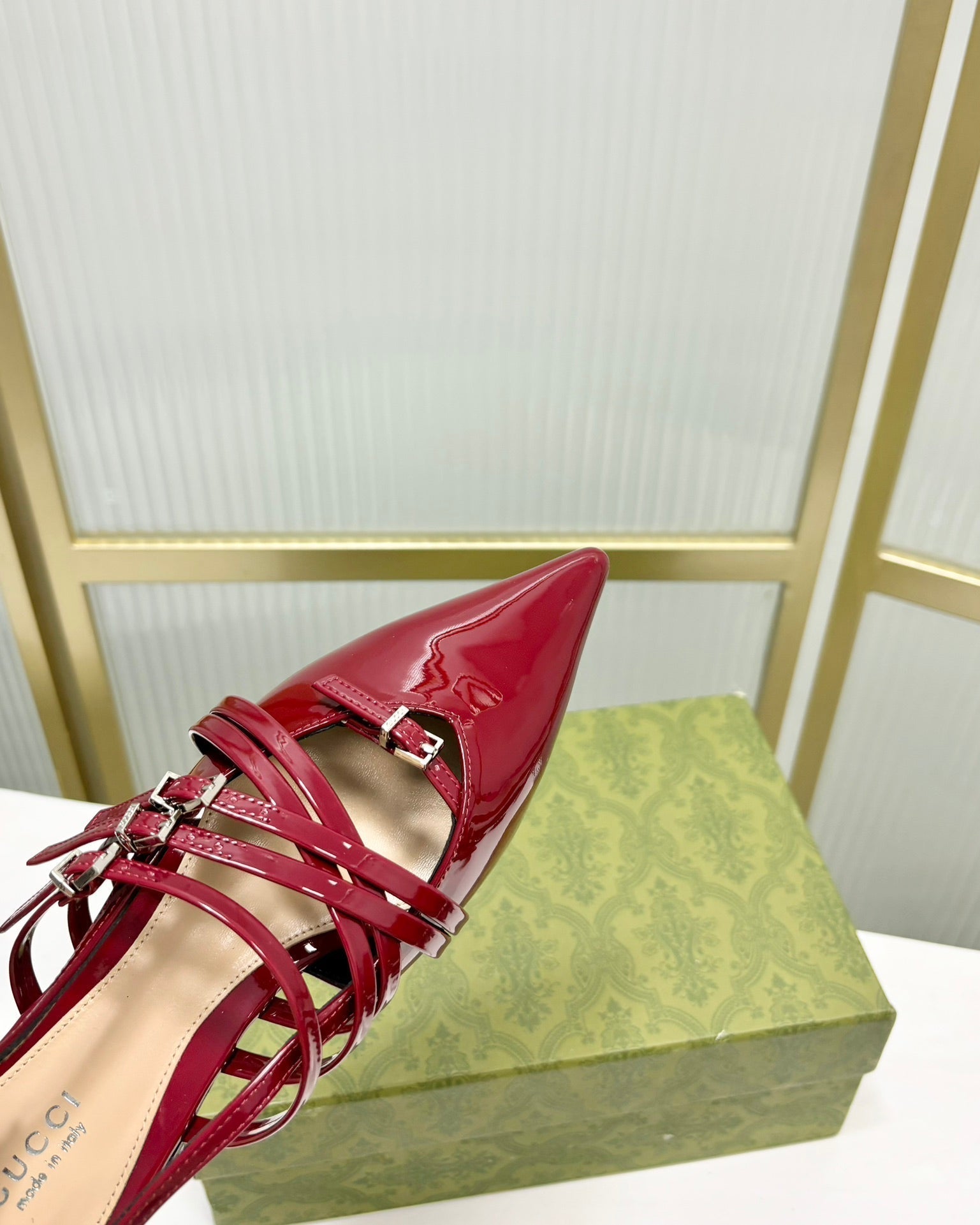 GUCCI STRAPPY FLAT SLINGBACK IN SCARLET RED GLOSSY CALFSKIN