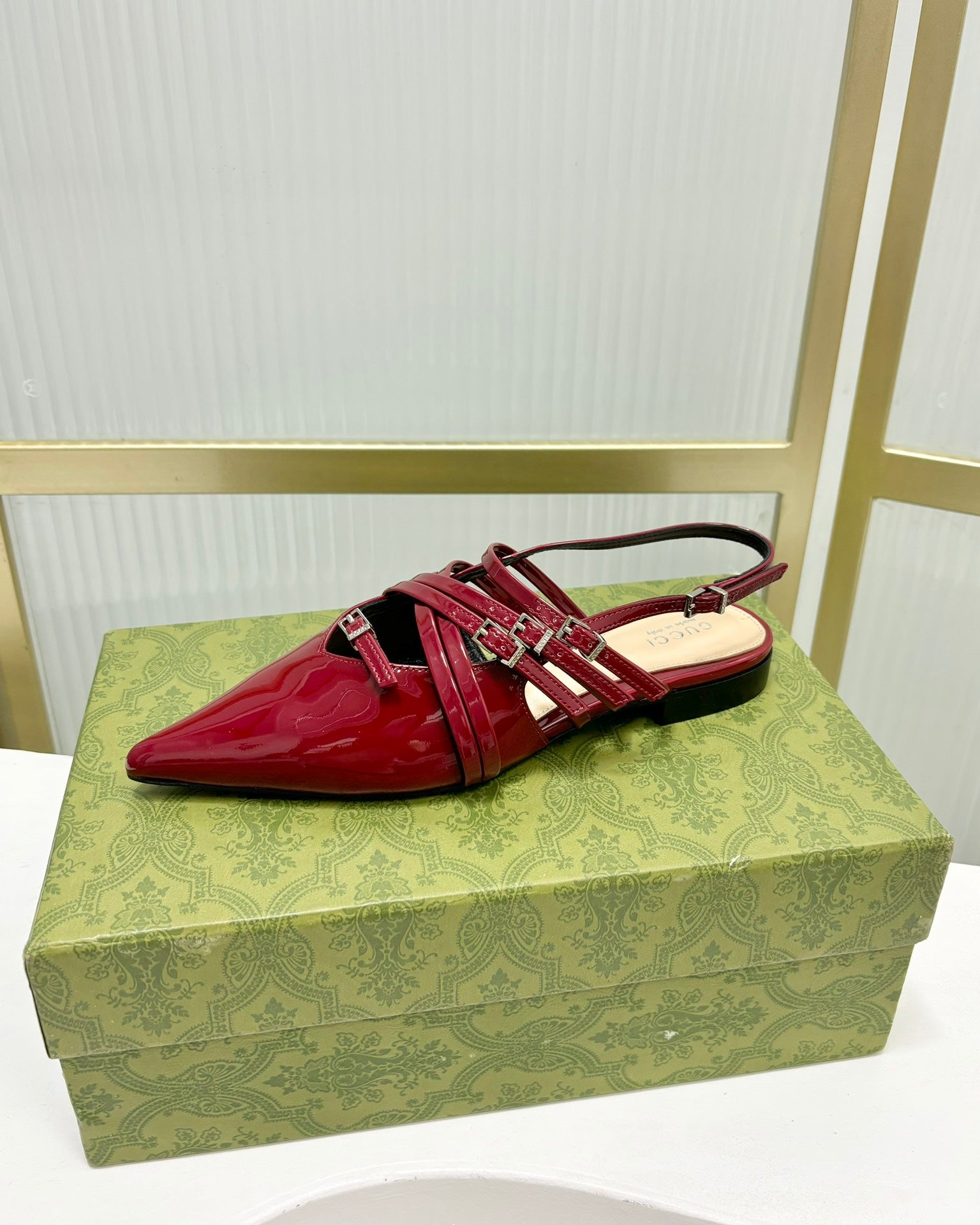 GUCCI STRAPPY FLAT SLINGBACK IN SCARLET RED GLOSSY CALFSKIN