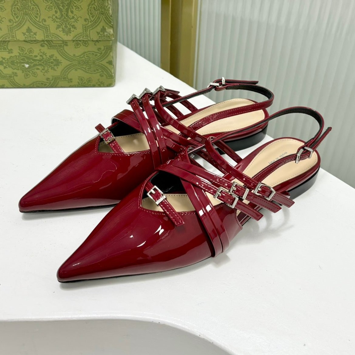 GUCCI STRAPPY FLAT SLINGBACK IN SCARLET RED GLOSSY CALFSKIN