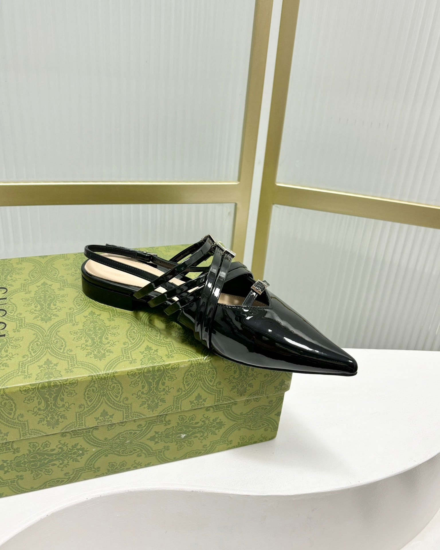 GUCCI STRAPPY FLAT SLINGBACK IN BLACK GLOSSY CALFSKIN