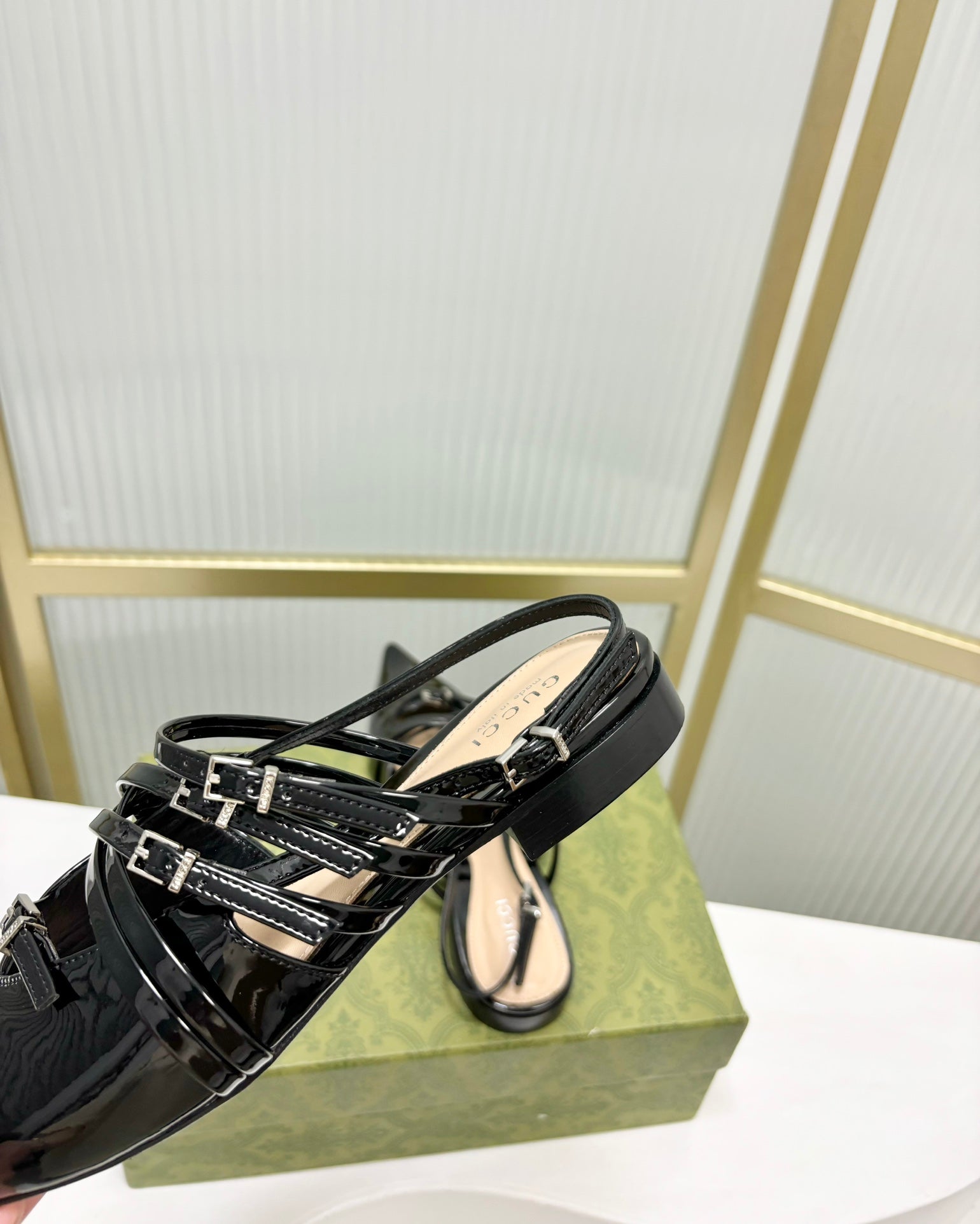 GUCCI STRAPPY FLAT SLINGBACK IN BLACK GLOSSY CALFSKIN