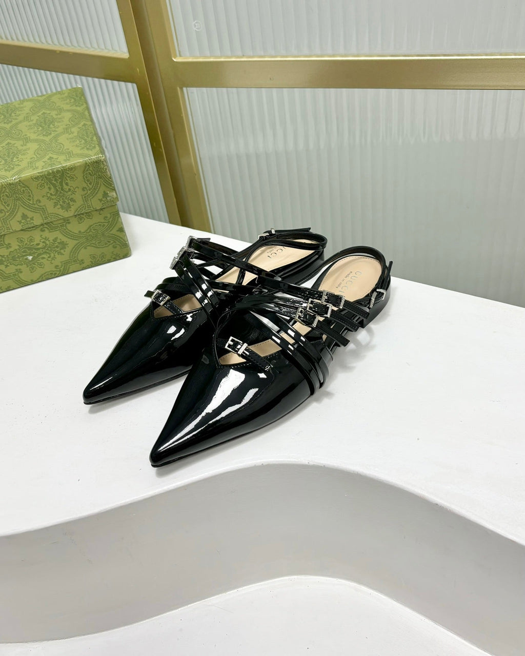 GUCCI STRAPPY FLAT SLINGBACK IN BLACK GLOSSY CALFSKIN