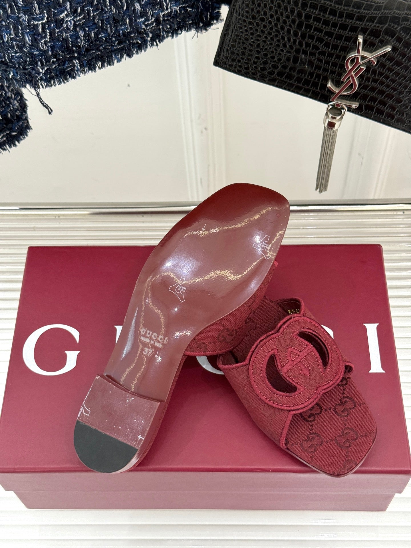 GUCCI SLIDE SANDALS IN RED FABRIC EMBOSSED LOGO STYLE 4