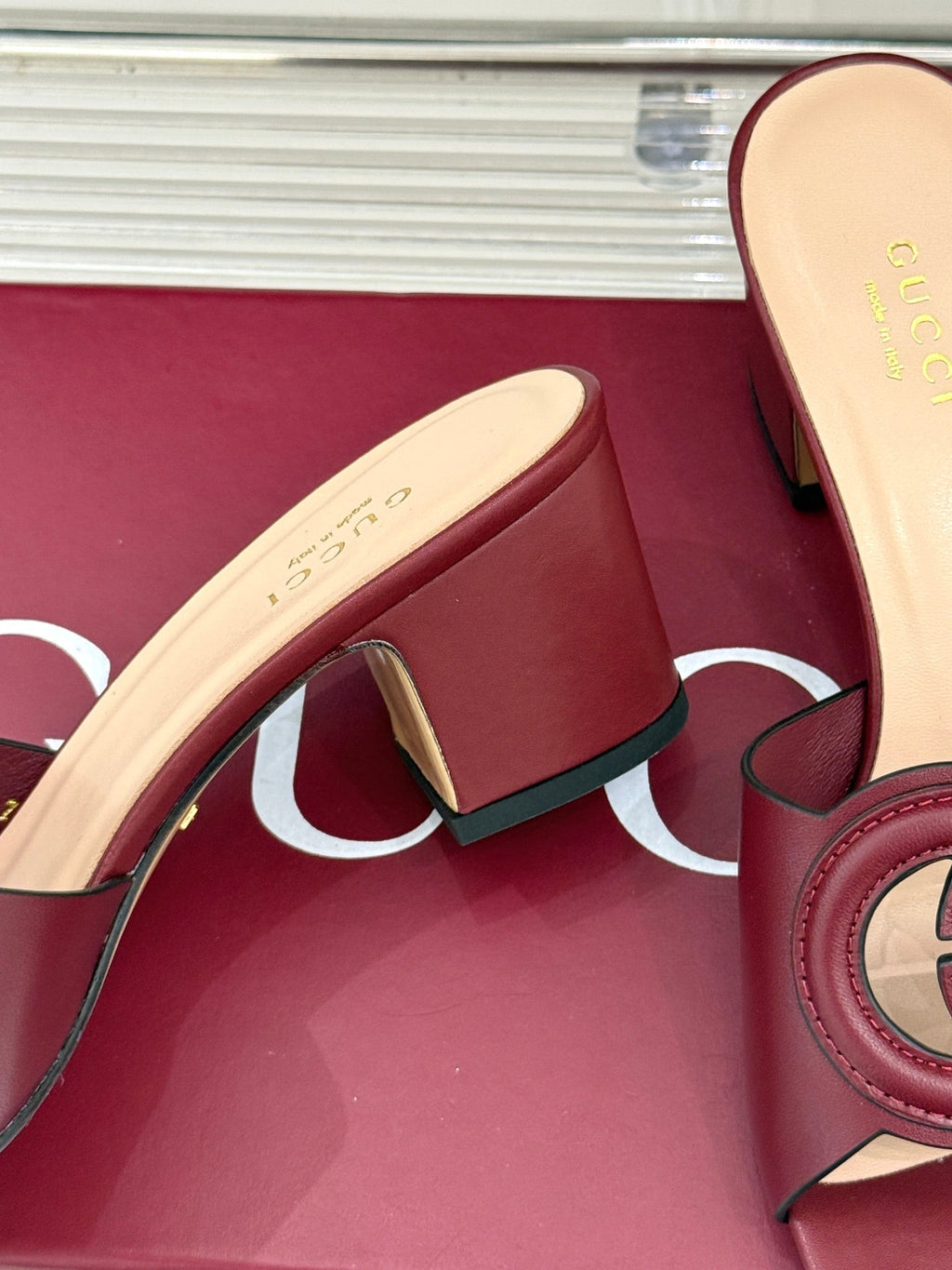 GUCCI MID-HEEL MULE IN RED CALFSKIN