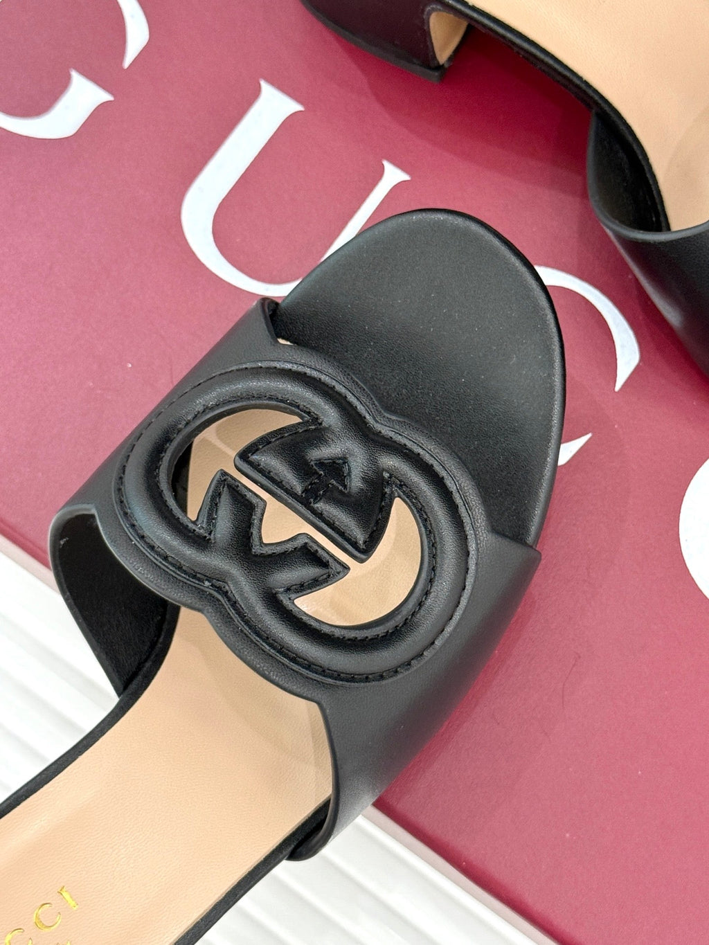 GUCCI MID-HEEL MULE IN BLACK CALFSKIN