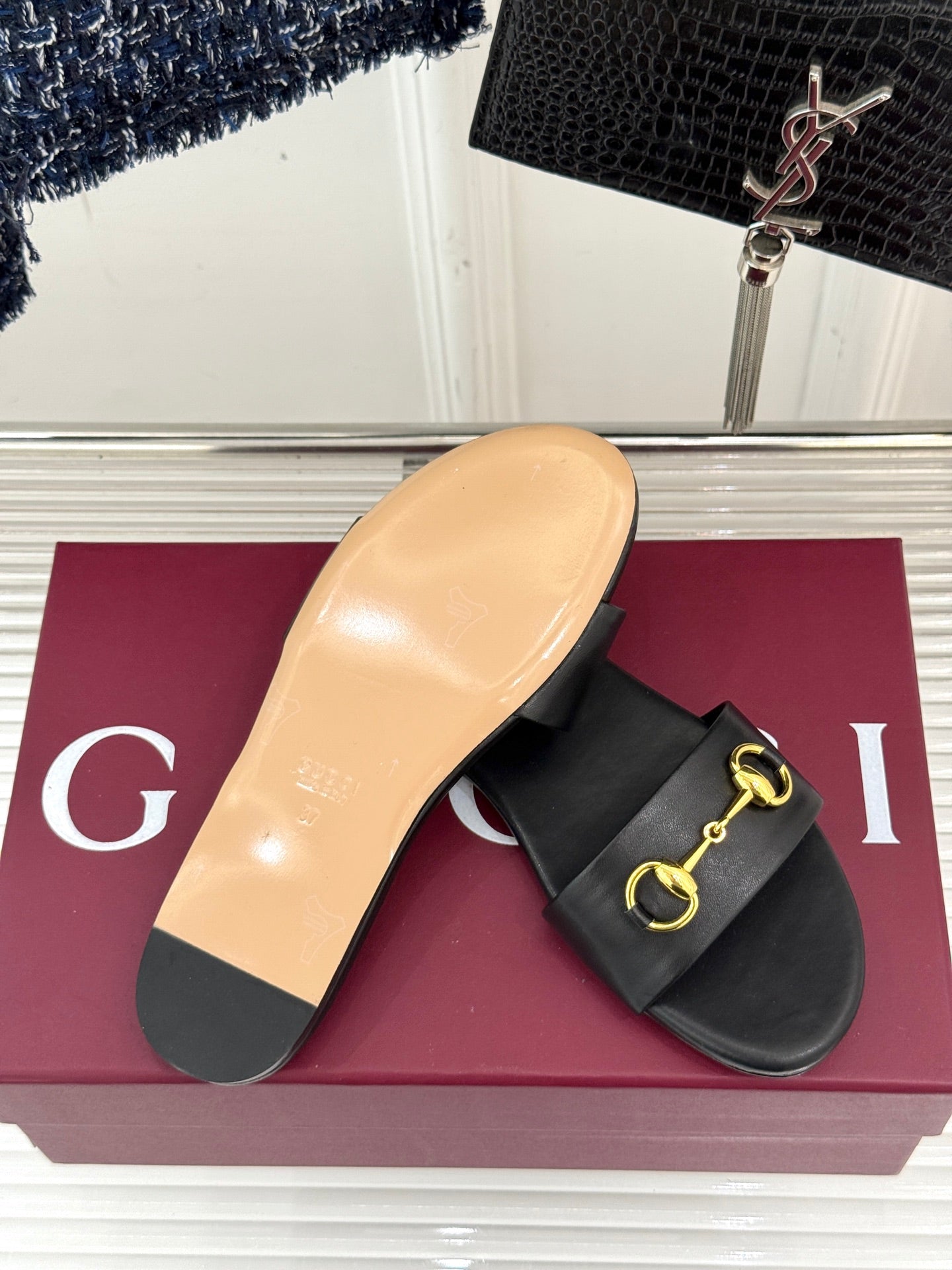GUCCI SLIDE SANDALS IN BLACK CALFSKIN WITH GOLD HARDWARE