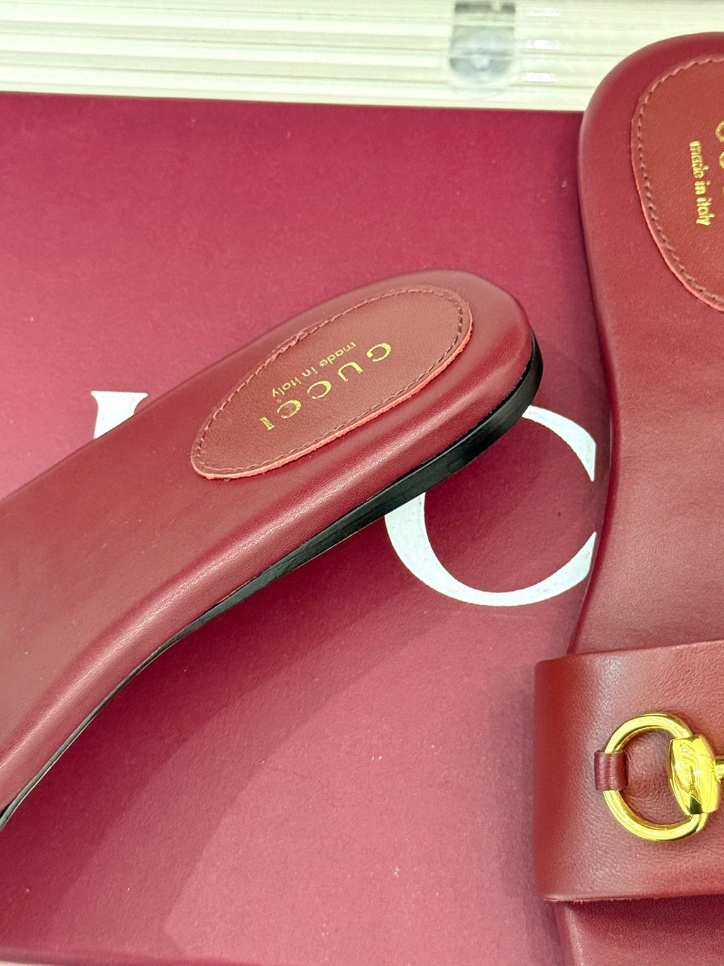 GUCCI SLIDE SANDALS IN RED CALFSKIN WITH GOLD HARDWARE