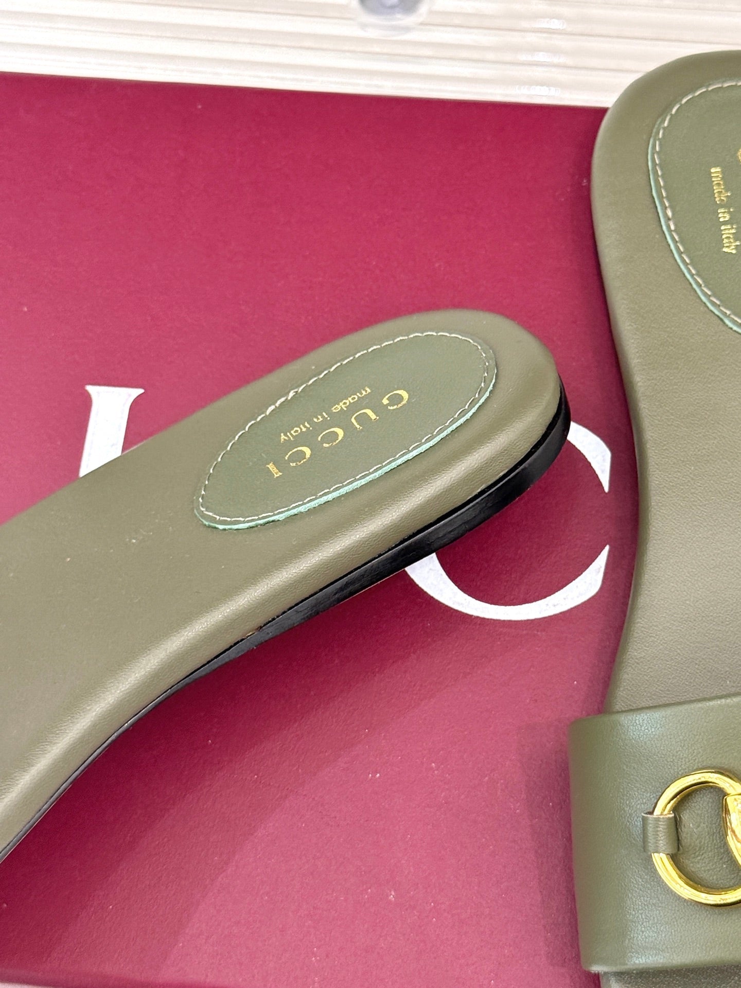 GUCCI SLIDE SANDALS IN MOSS GREEN CALFSKIN WITH GOLD HARDWARE