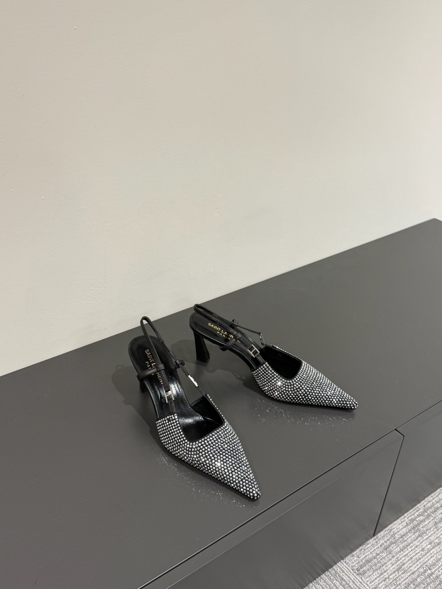LOUIS VUITTON HIGH SLINGBACKS POINTED-TOE IN BLACK LAMBSKIN WITH SILVER CRYSTALS