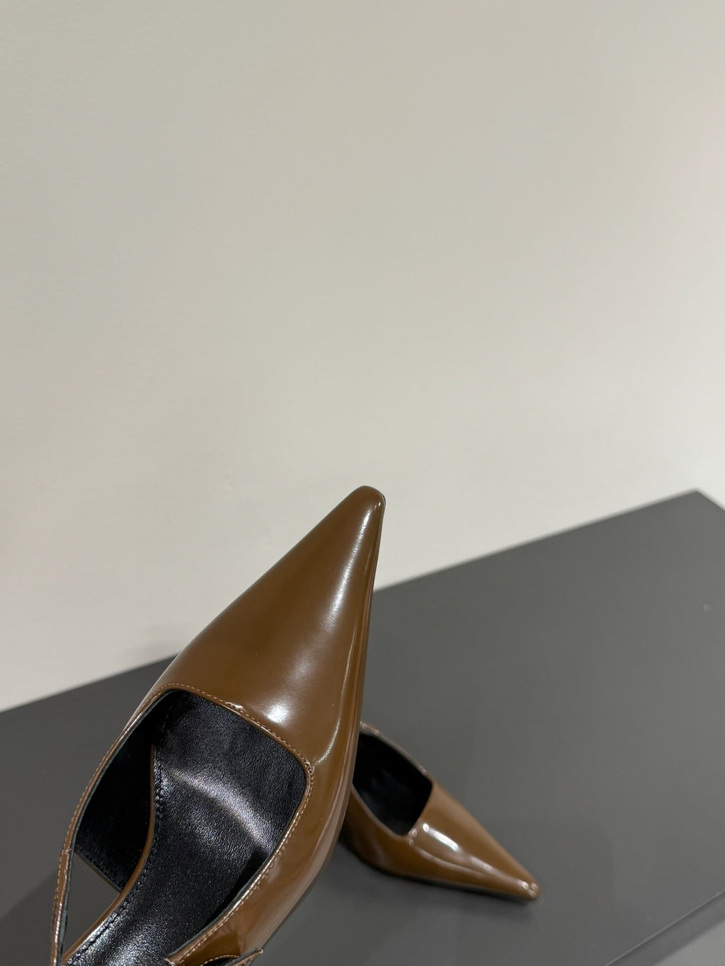 LOUIS VUITTON LEE SLINGBACK PUMPS 75 MM IN COFFEE BROWN PATENT CALFSKIN