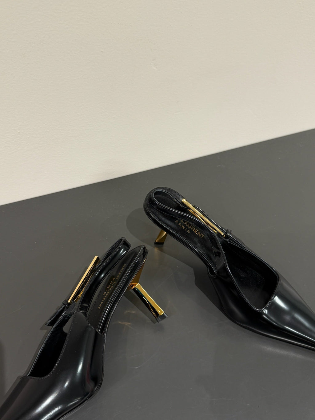LOUIS VUITTON LEE SLINGBACK PUMPS 75 MM IN BLACK PATENT CALFSKIN