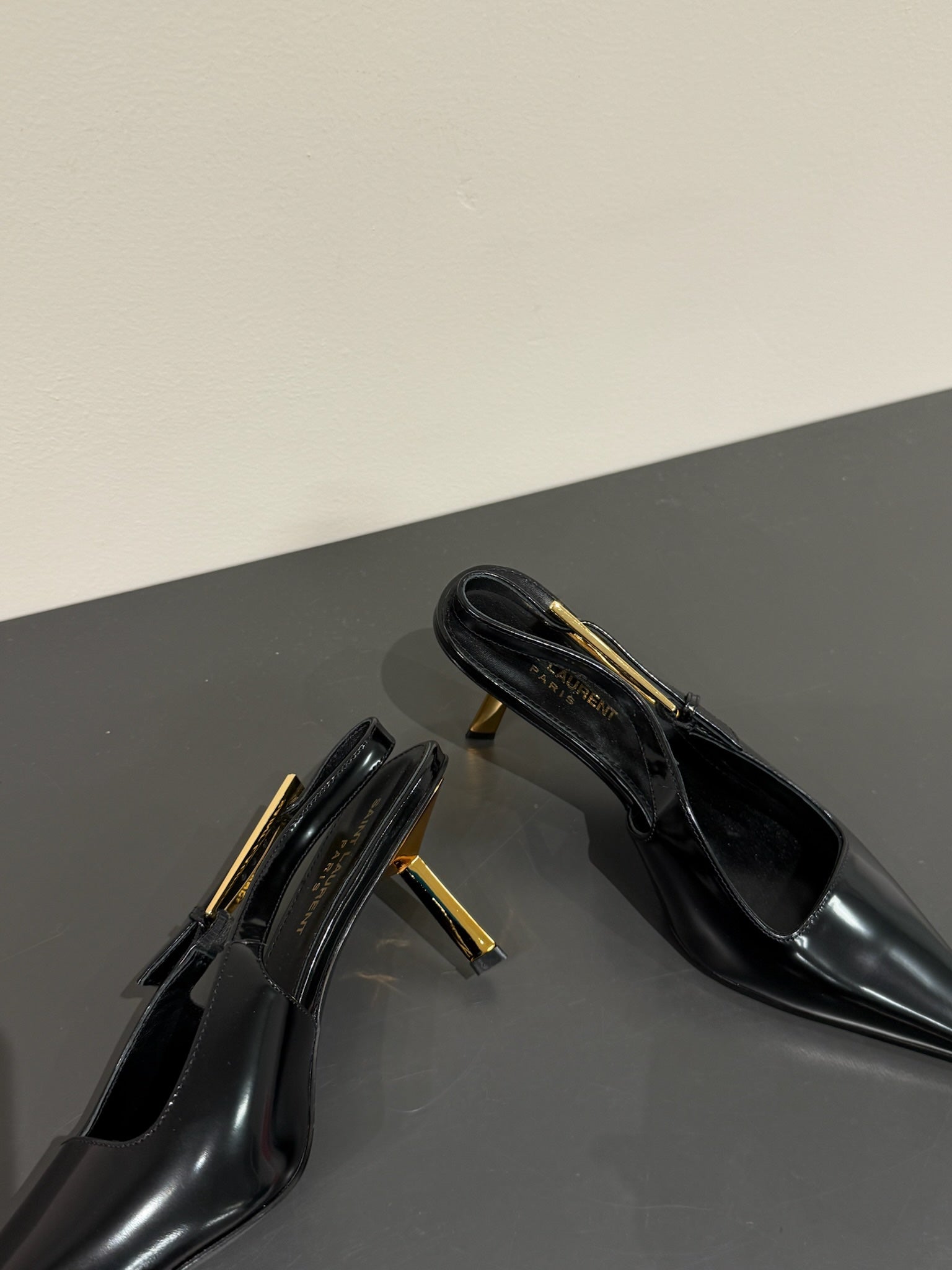 LOUIS VUITTON LEE SLINGBACK PUMPS 75 MM IN BLACK PATENT CALFSKIN