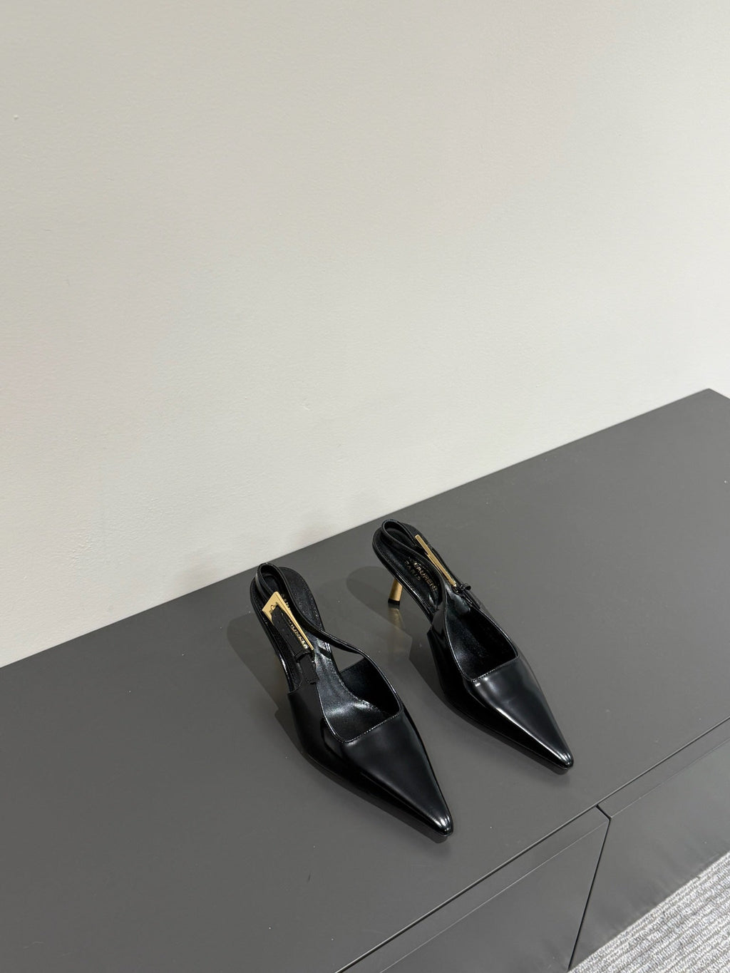 LOUIS VUITTON LEE SLINGBACK PUMPS 75 MM IN BLACK PATENT CALFSKIN
