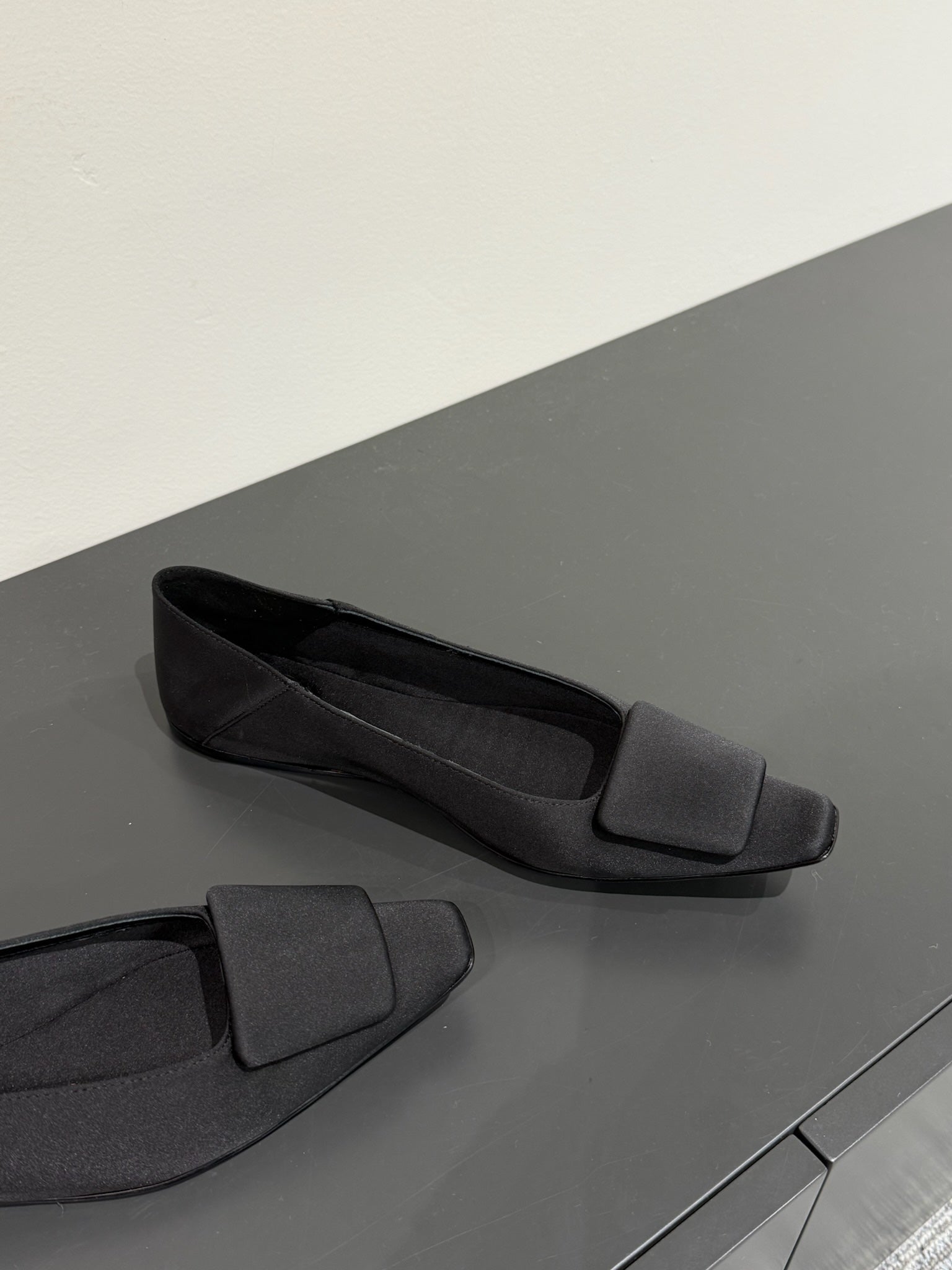 LOUIS VUITTON BALLERINA FLATS IN BLACK SATIN
