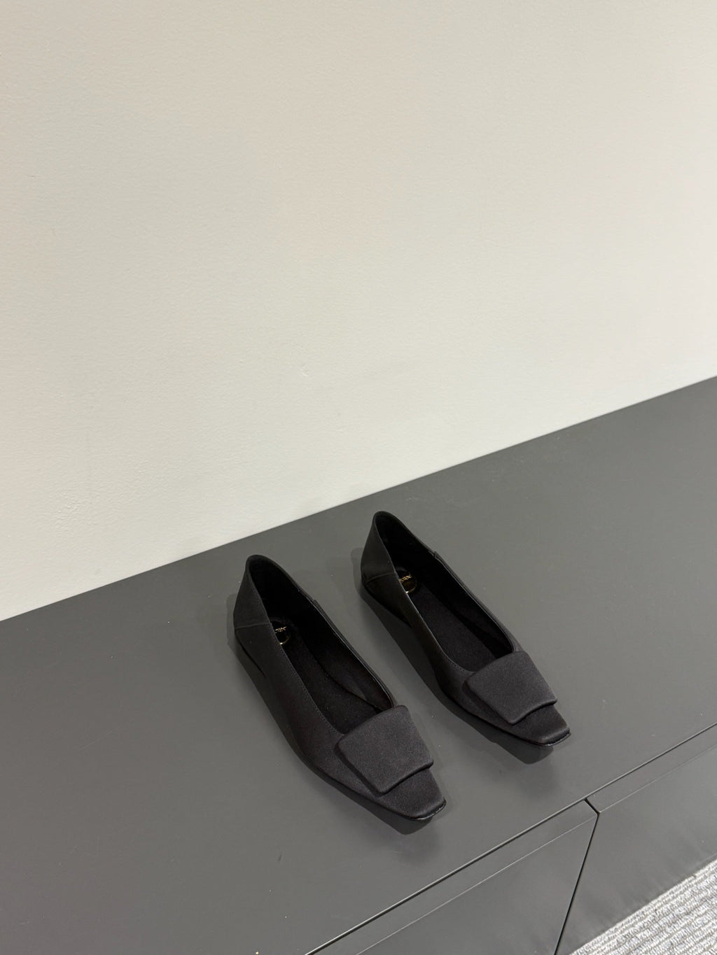 LOUIS VUITTON BALLERINA FLATS IN BLACK SATIN