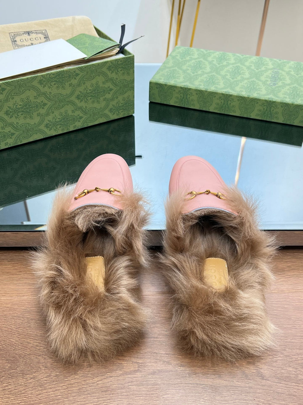GUCCI HORSEBIT MULE IN LIGHT PINK CALFSKIN AND LAMB WOOL LINING