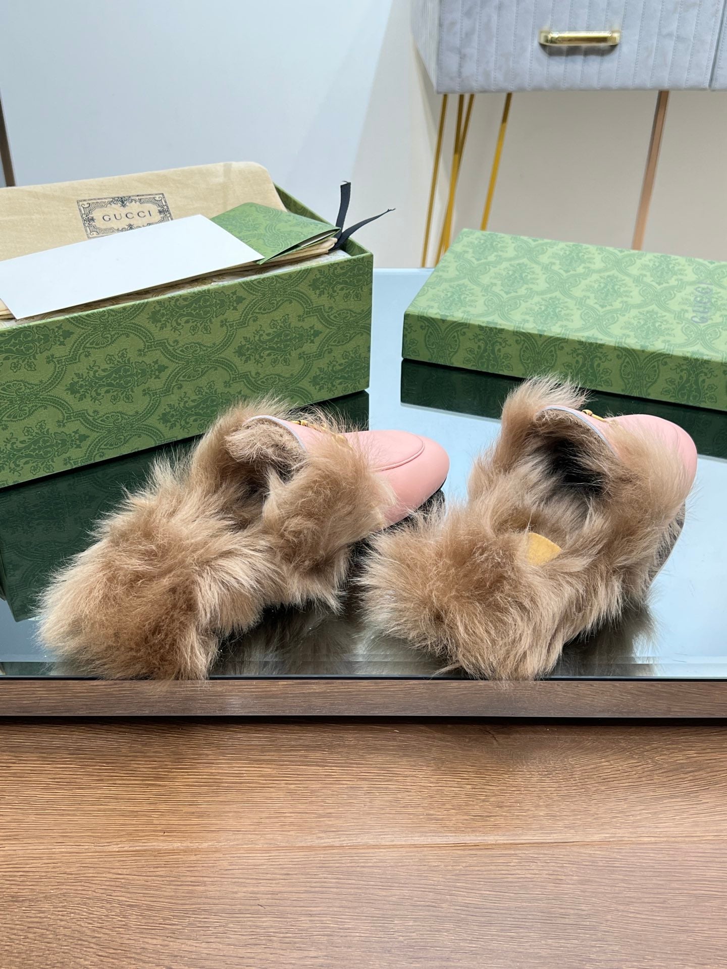 GUCCI HORSEBIT MULE IN LIGHT PINK CALFSKIN AND LAMB WOOL LINING