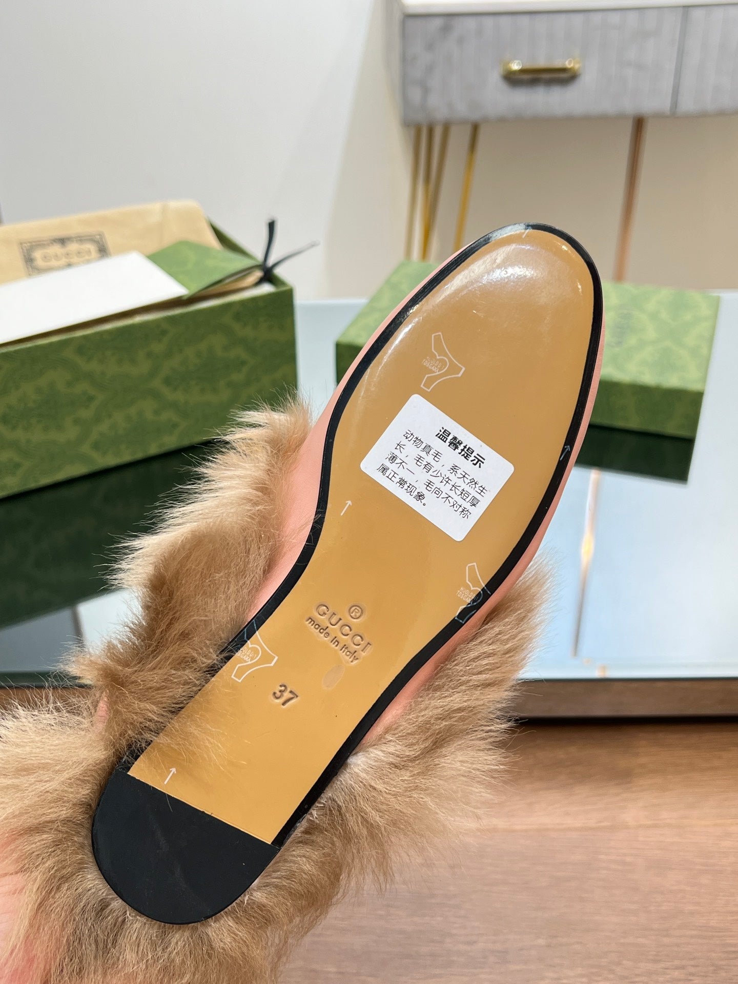 GUCCI HORSEBIT MULE IN LIGHT PINK CALFSKIN AND LAMB WOOL LINING
