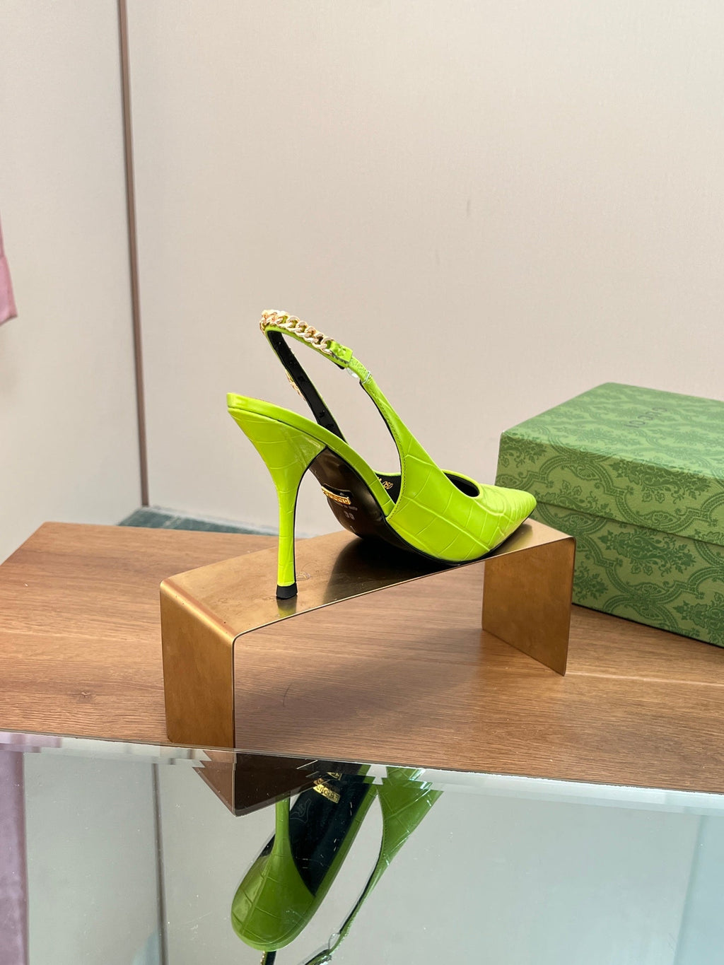 GUCCI SIGNORIA SLINGBACK PUMP CHARTREUSE CALFSKIN