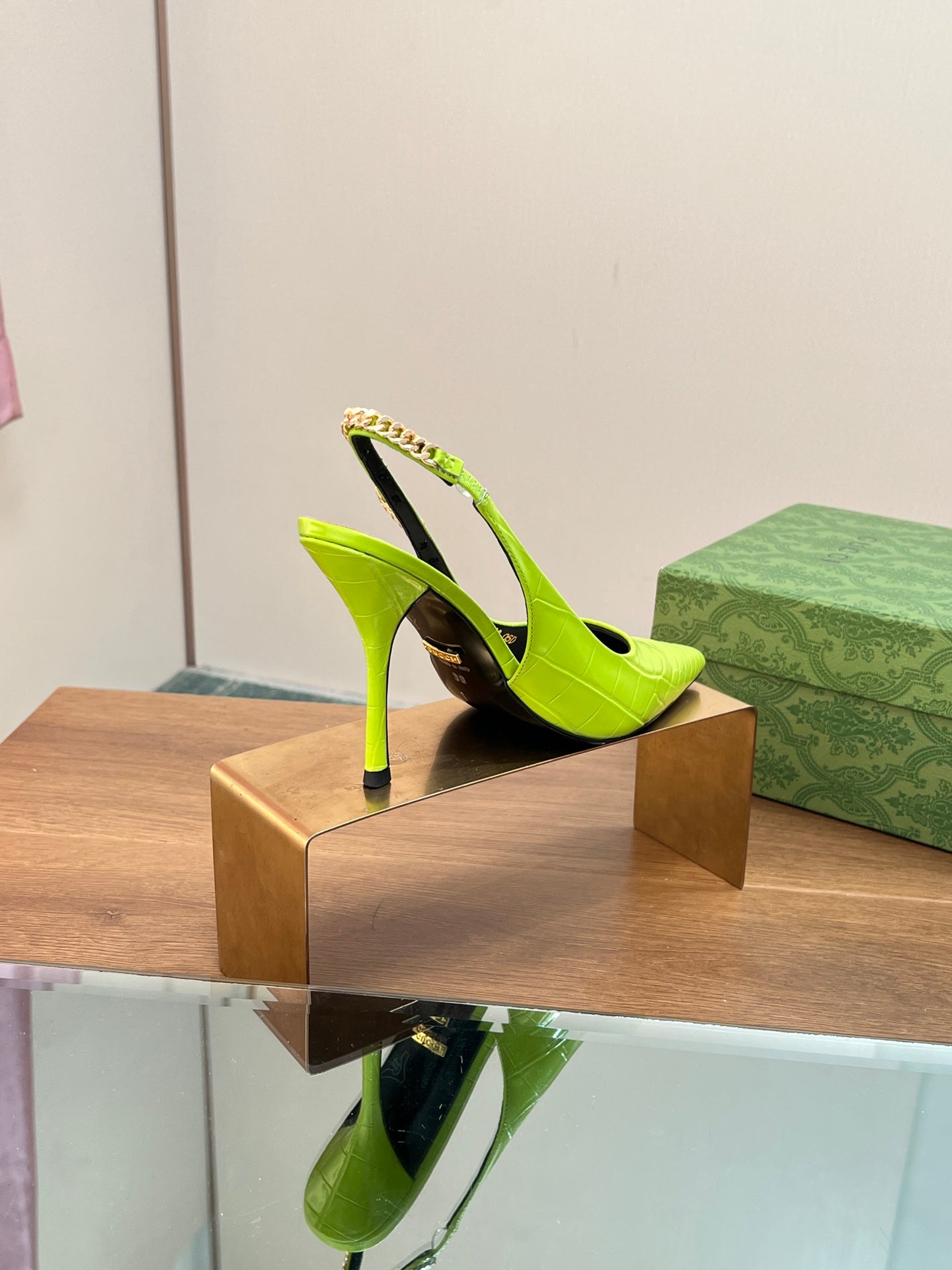 GUCCI SIGNORIA SLINGBACK PUMP CHARTREUSE CALFSKIN