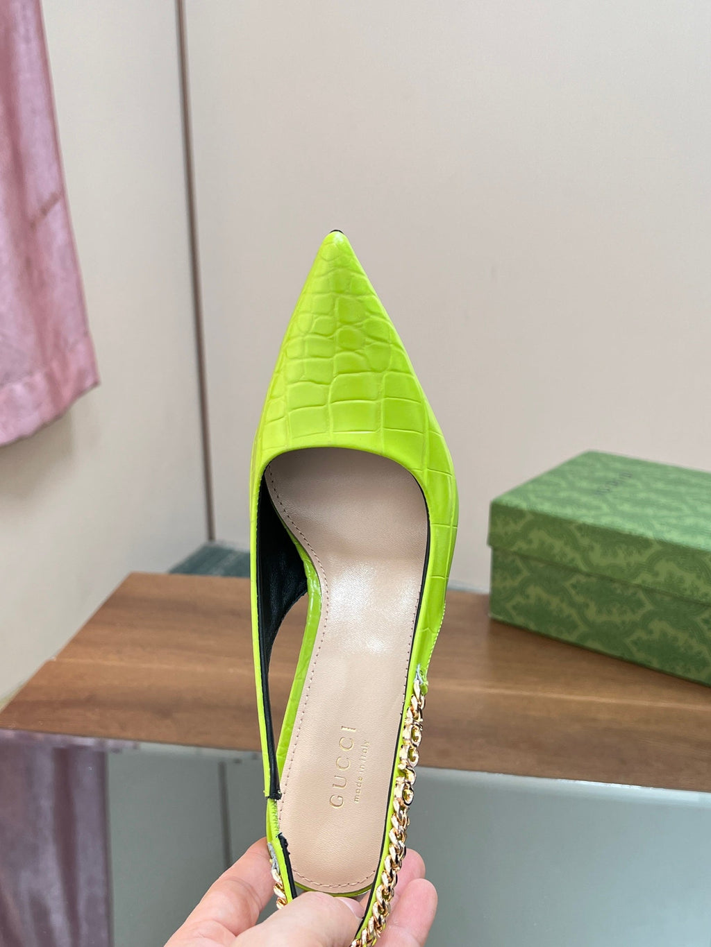 GUCCI SIGNORIA SLINGBACK PUMP CHARTREUSE CALFSKIN