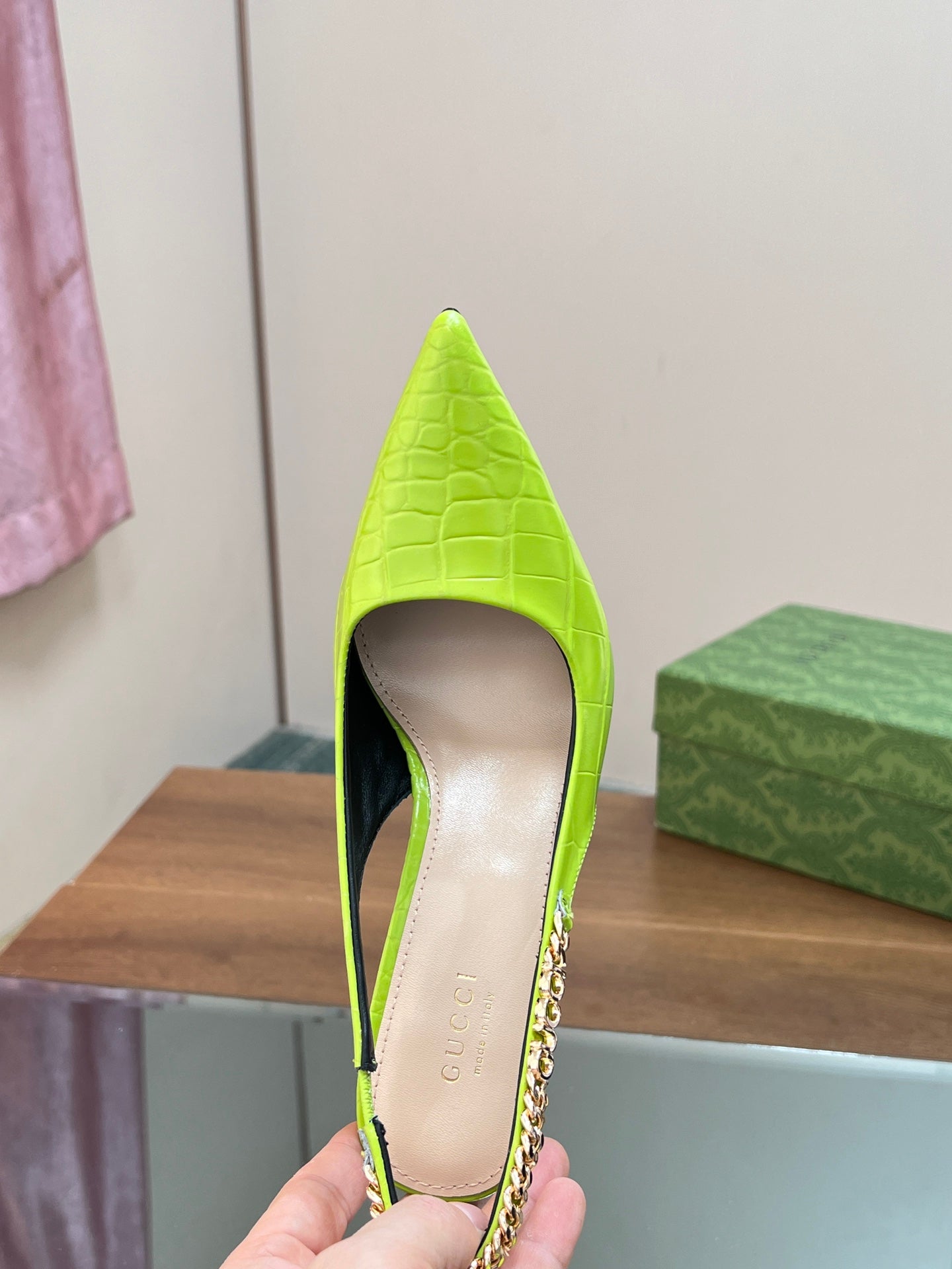 GUCCI SIGNORIA SLINGBACK PUMP CHARTREUSE CALFSKIN