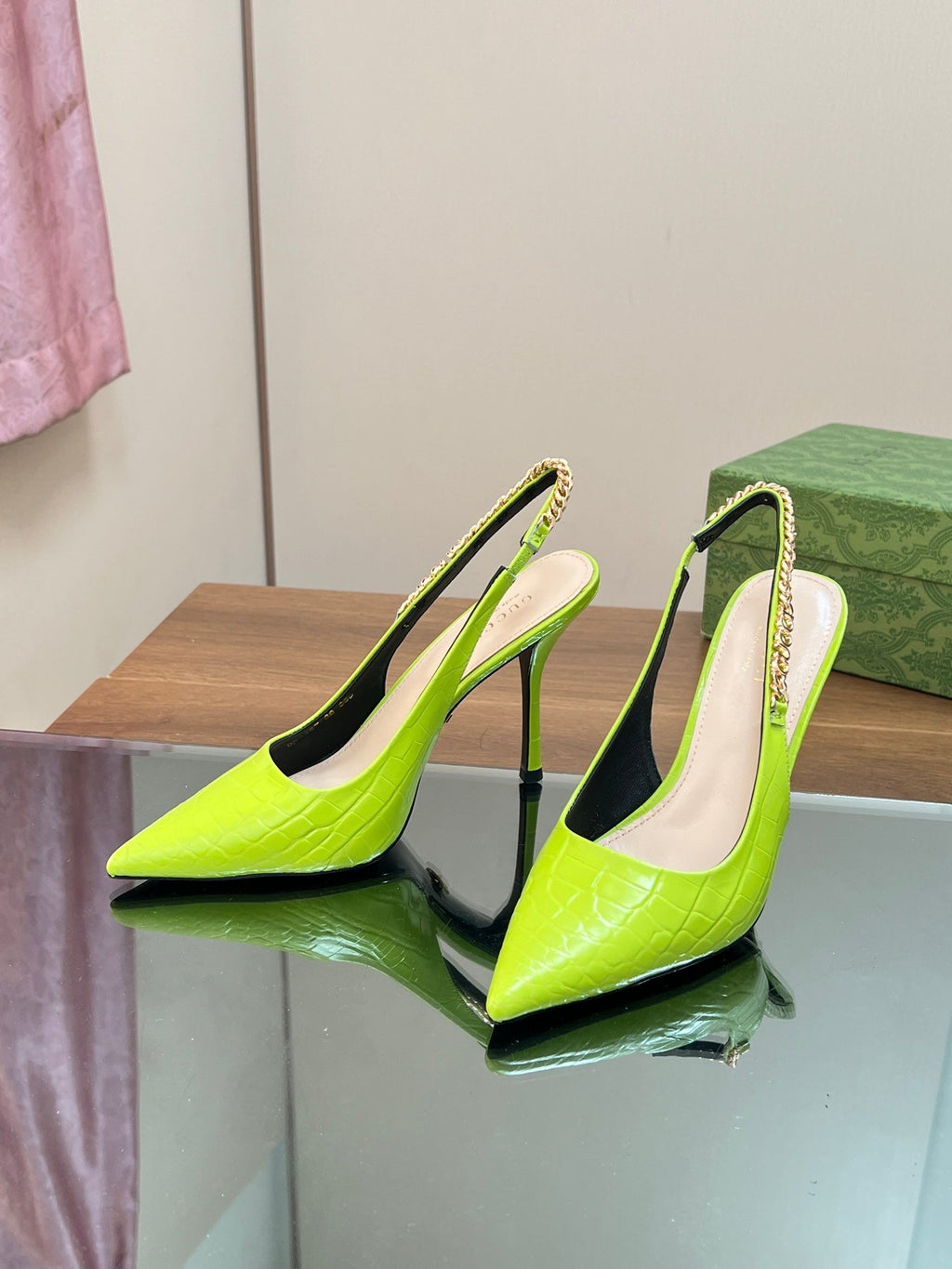 GUCCI SIGNORIA SLINGBACK PUMP CHARTREUSE CALFSKIN