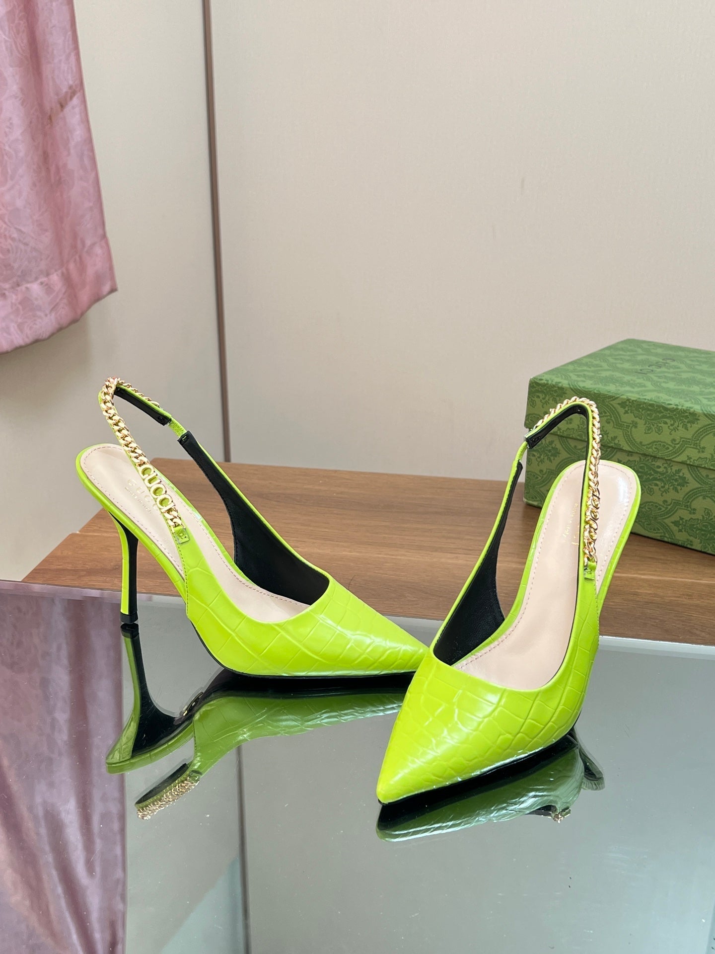 GUCCI SIGNORIA SLINGBACK PUMP CHARTREUSE CALFSKIN
