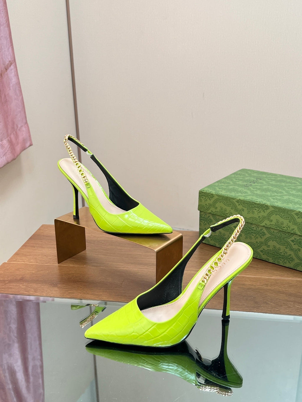 GUCCI SIGNORIA SLINGBACK PUMP CHARTREUSE CALFSKIN