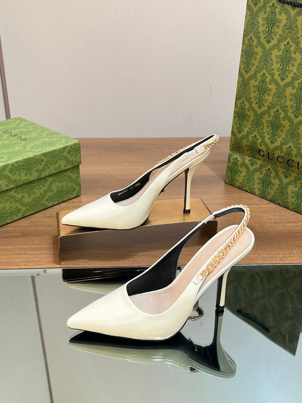 GUCCI SIGNORIA SLINGBACK PUMP WHITE LAMBSKIN
