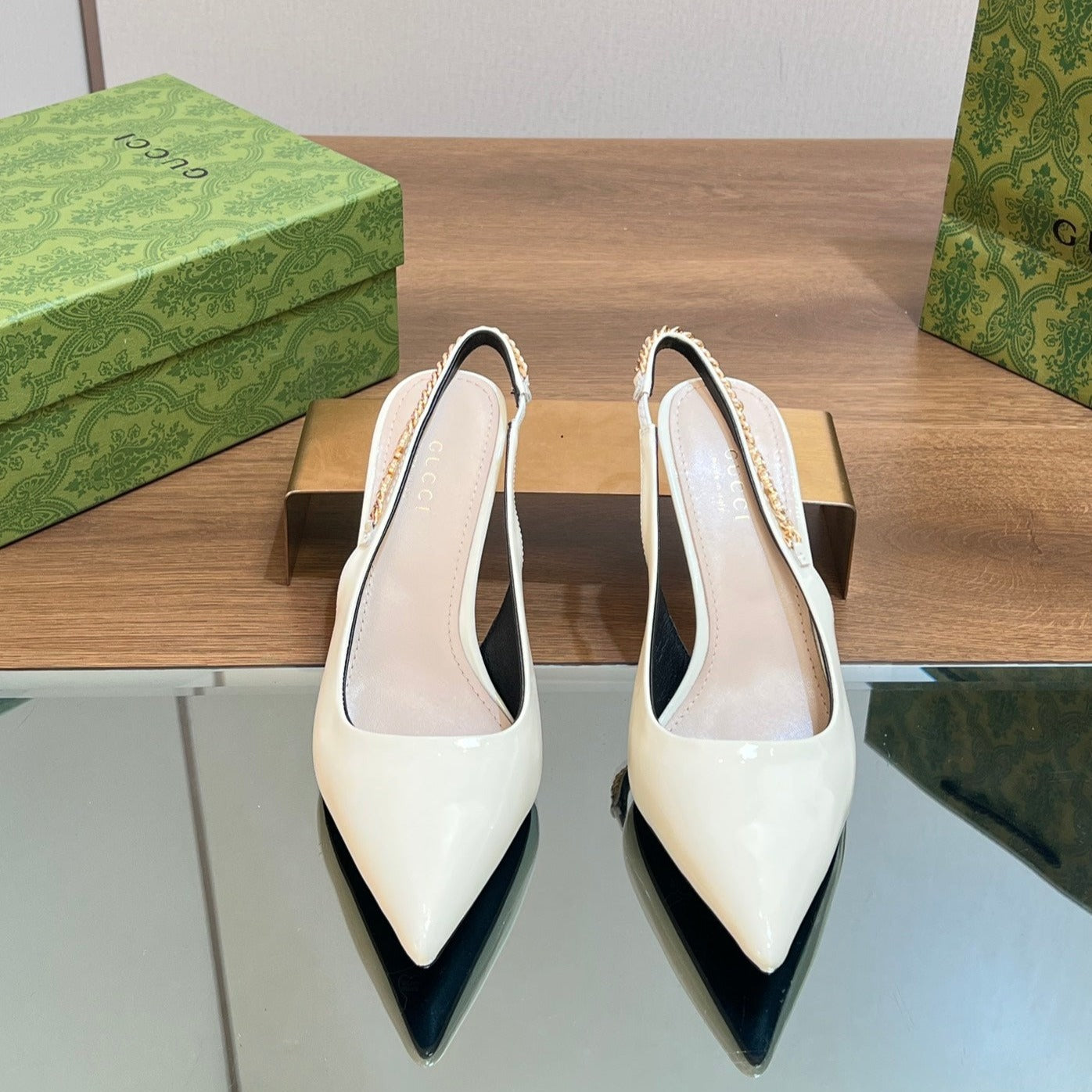 GUCCI SIGNORIA SLINGBACK PUMP WHITE LAMBSKIN