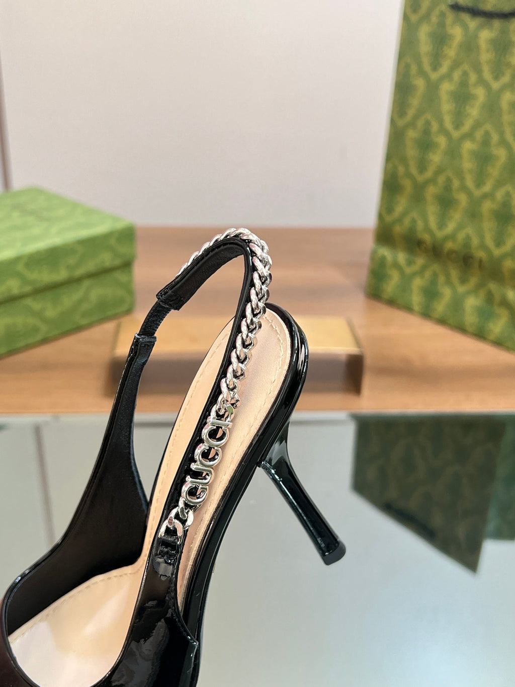 GUCCI SIGNORIA SLINGBACK PUMP GLOSSY BLACK LAMBSKIN
