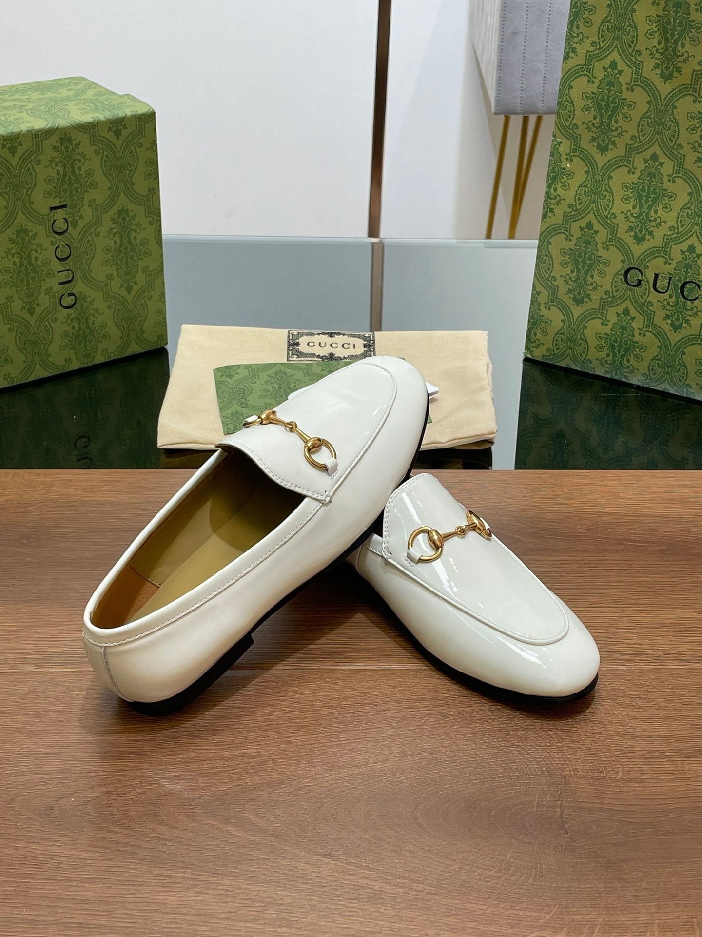 GUCCI JORDAAN LOAFER GLOSSY WHITE LAMBSKIN